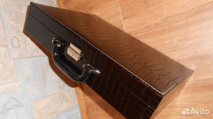 Кейс-дипломат для хранения часов на 24шт, новый