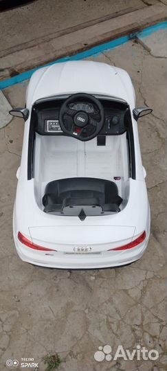 Машинка аккумуляторная детская