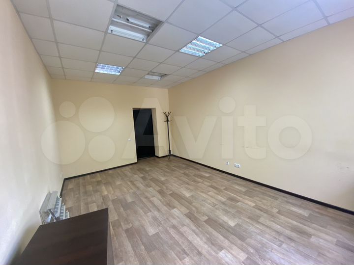 Офисы с мебелью: 15, 22, 59, 54м²;