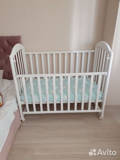 Детская кроватка с матрасом