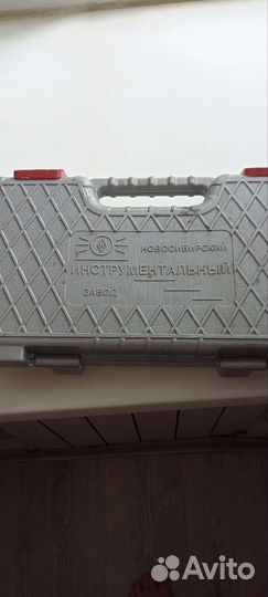 Набор инструментов для авто в чемодане