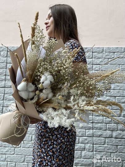 Букет из сухоцветов в бежевых тонах