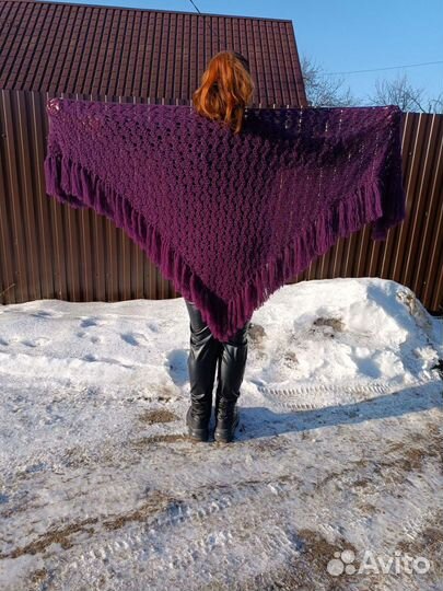 Сиреневая шаль ручной работы