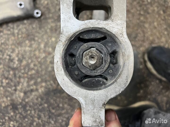 Рычаг передний правый / левый Volkswagen Tiguan Pa