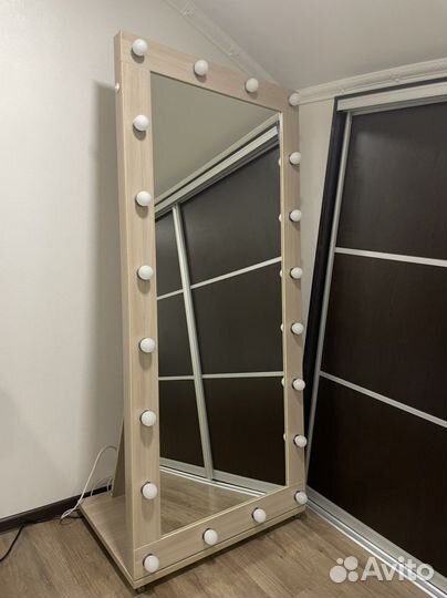 Зеркало с лампочками