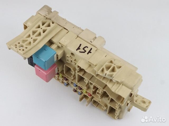 Блок предохранителей Toyota Avensis