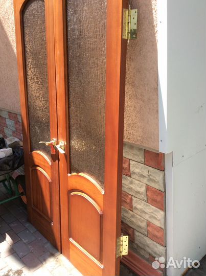 Продажа распашных дверей б.у