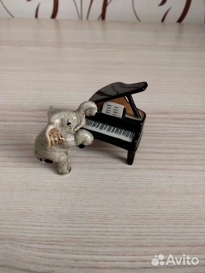 Винтажная фигурка слон играющий на фортепиано