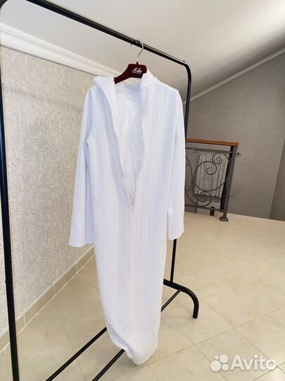 Белое вызаное платье 44 размен от дизайнера