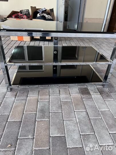 Стеклянная подставка под телевизор