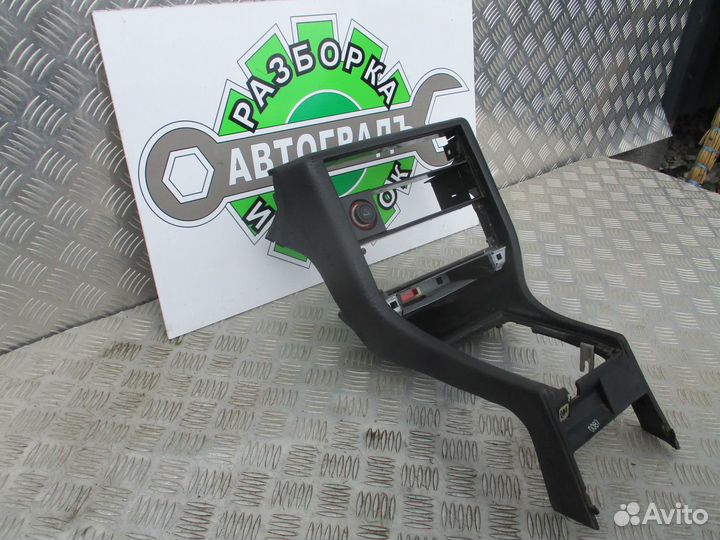 Консоль торпеды центральная Audi 100 C3