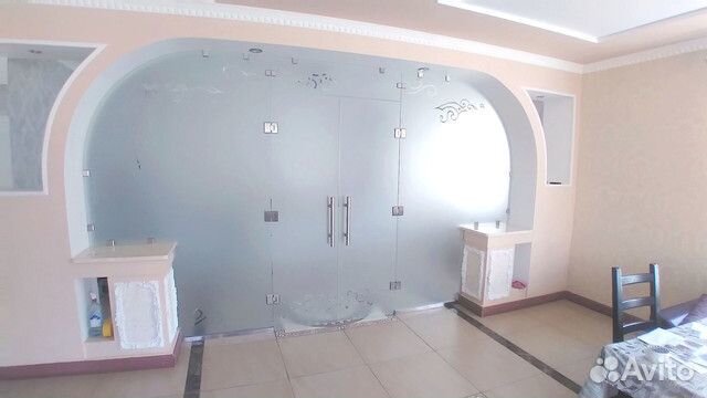 Дверь стеклянная межкомнатная