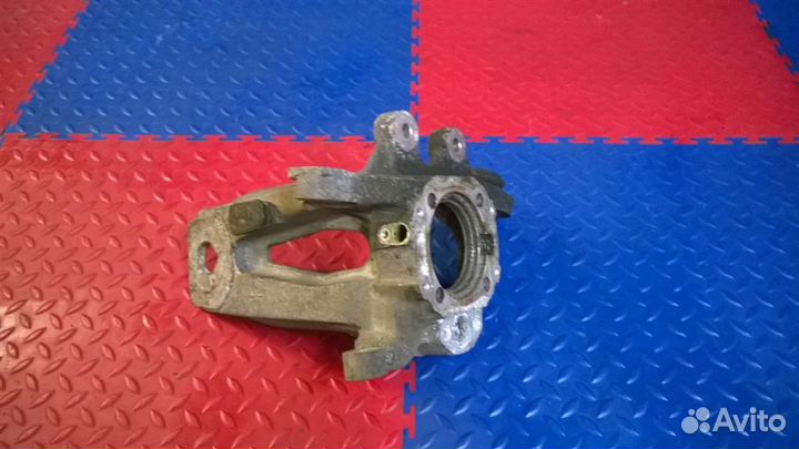 Кулак поворотный задний левый BMW 5-серия E60/E61