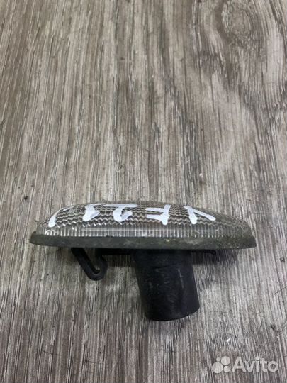 Повторитель поворота передний правый Opel Zafira A