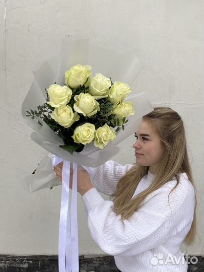 Розы белые. Фисташка