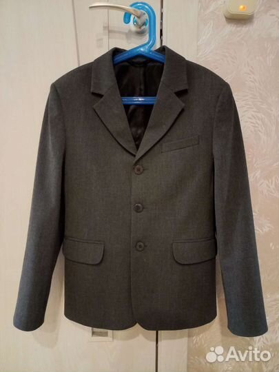 Школьный костюм для мальчика 140 серый