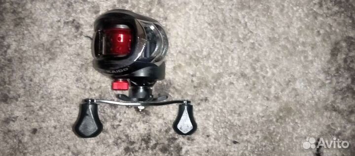 Продам катушку рыболовную кастинговая праворукая