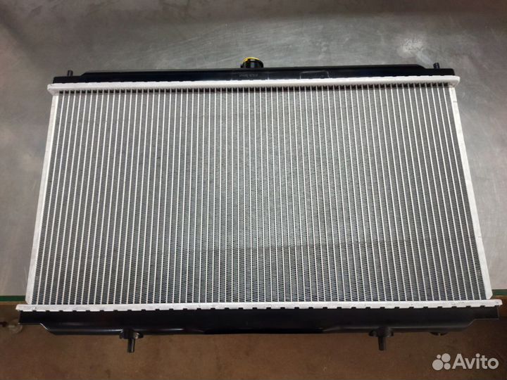 Радиатор охлаждения двигателя Nissan Almera N16