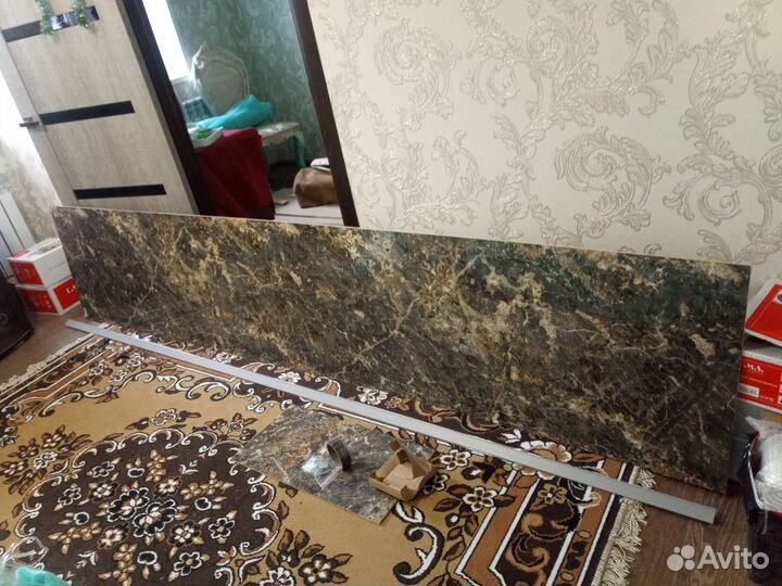 Глянцевая панель на рабочую стенку под мрамор