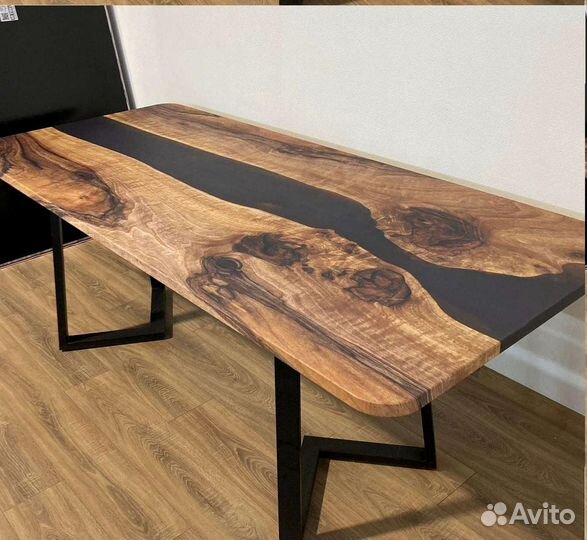 Компьютерный стол 'Eastern Finger'