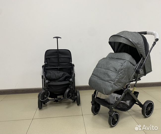 Новая с перекидной ручкой прогулочная коляска