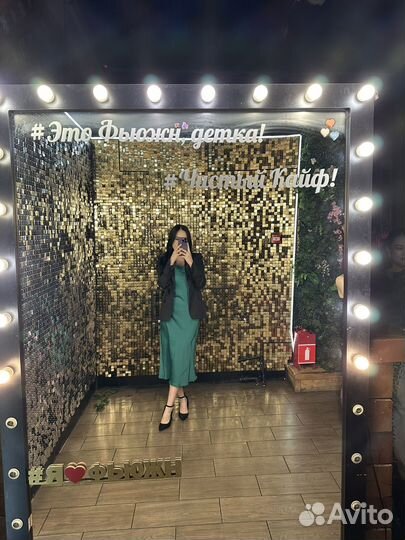 Атласное платье