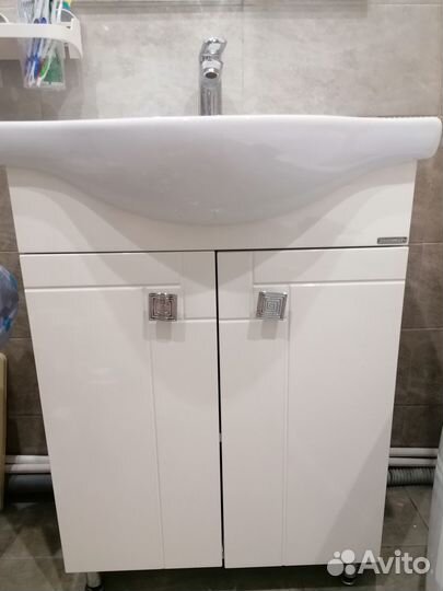 Продам тумбу с умывальником