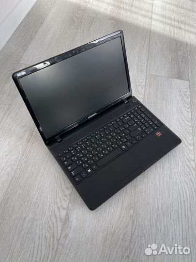 Ноутбук Samsung i7 radeon 16gb ssd 256gb 15.6