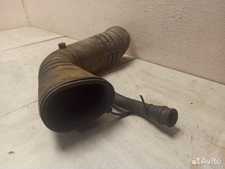 Патрубок воздушного фильтра 357129627N