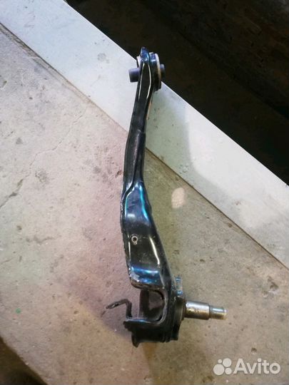 Задний правый продольный рычаг мицубиси каризма