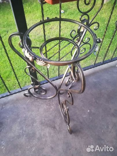 Подставка под цветочный горшок или казан