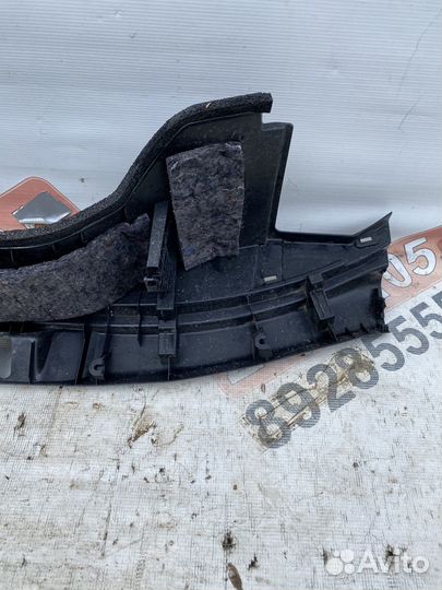 Toyota RAV4 Накладка замка багажника