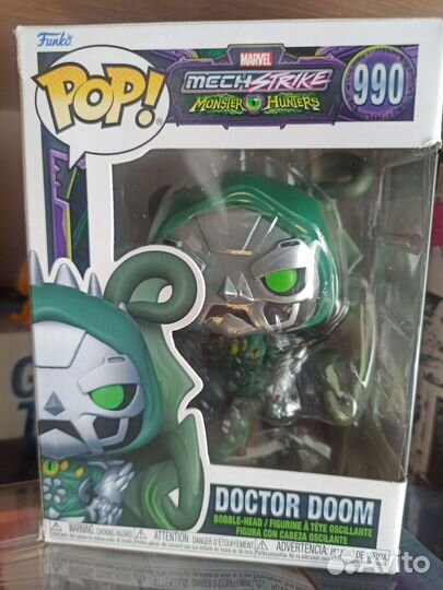 Funko pop Doctor doom, mech strike