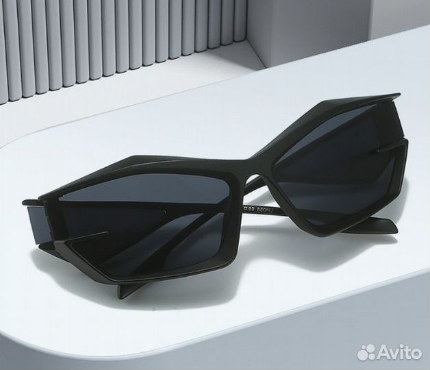 Солнцезащитные очки Givenchy