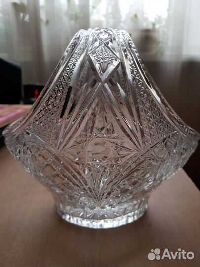 Ваза хрустальная-корзинка