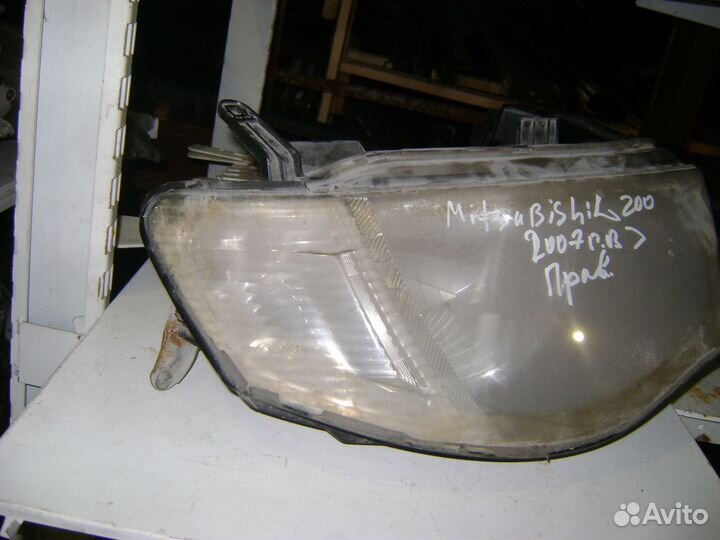 Фара передняя правая Mitsubishi L200 KB