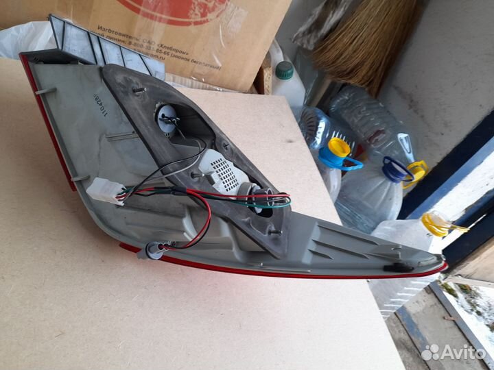 Задний левый фонарь