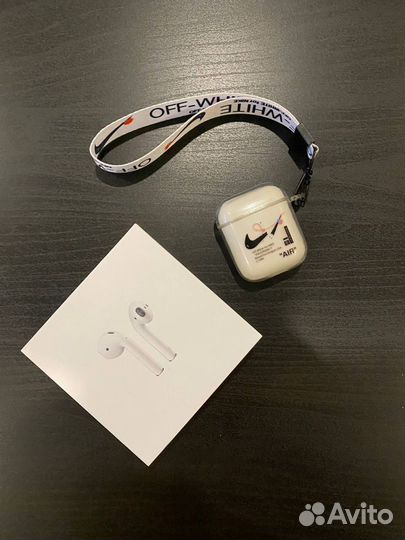 AirPods 2 с беспроводной зарядкой