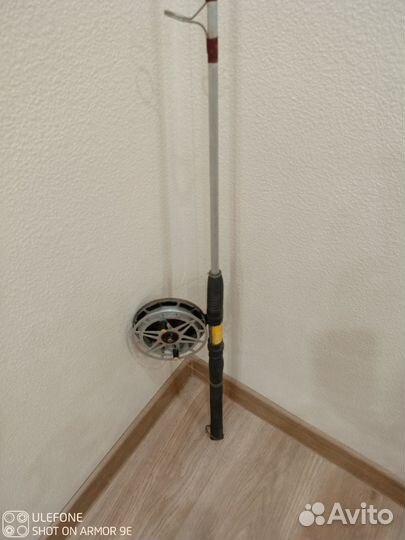 Продам алюминиевый спиннинг с катушкой