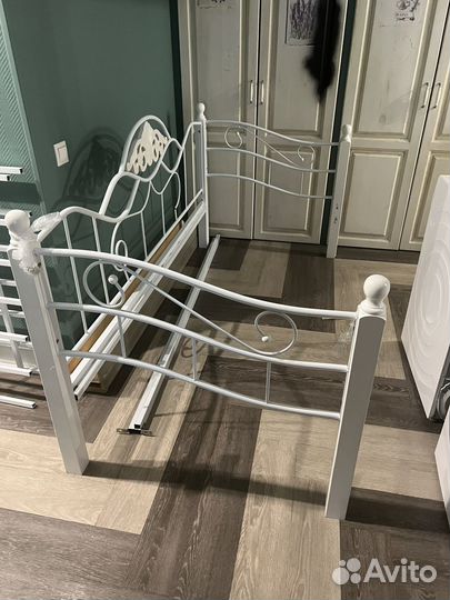 Кровать с матрасом