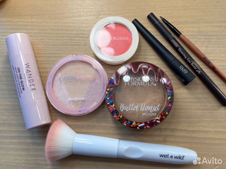 Набор косметики из Кореи, США и Англии