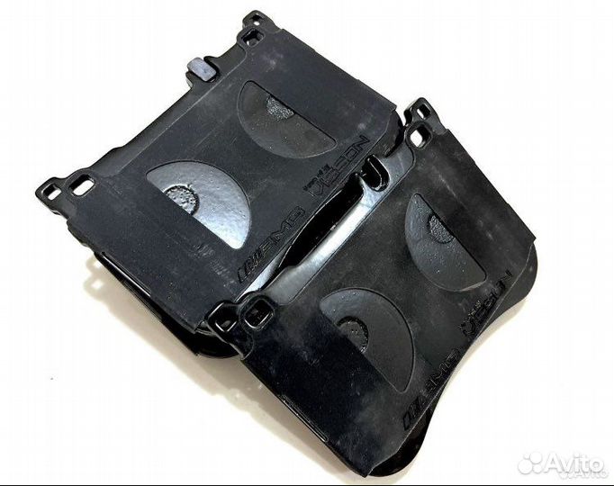 Передние тормозные колодки Е53