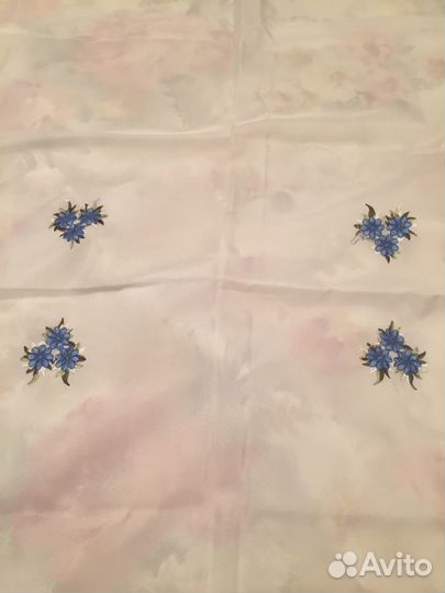 Скатерть с салфетками с вышивкой