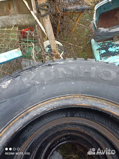 Kumho WinterCraft Ice WI31 205/70 R15 96T