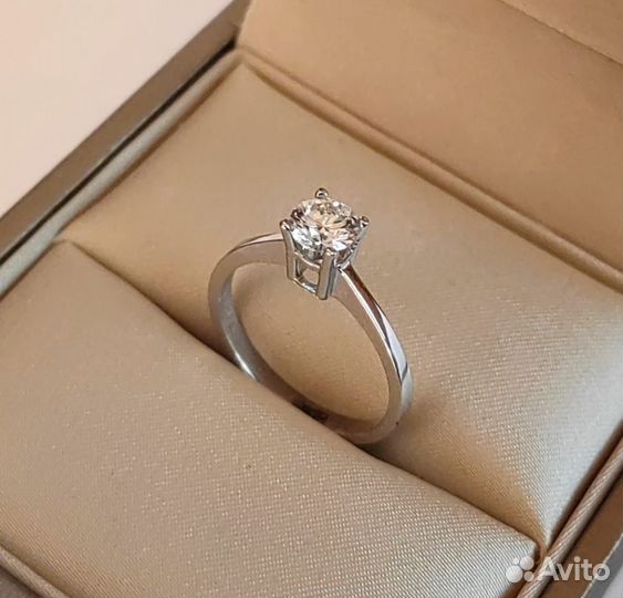 Золотое кольцо с бриллиантом 0,52 ct