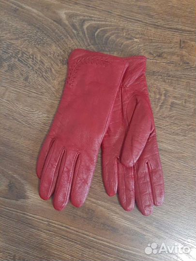 Кожаные перчатки(красного цвета)