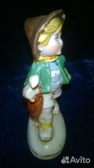 Фарфоровая статуэтка 