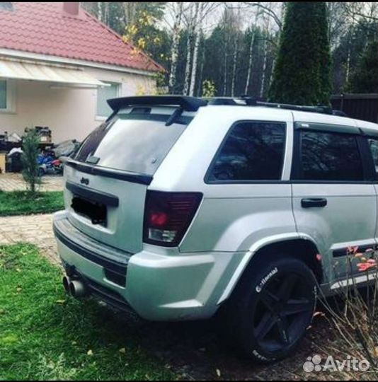 Спойлер на Jeep Grand Cherokee WK1, srt8