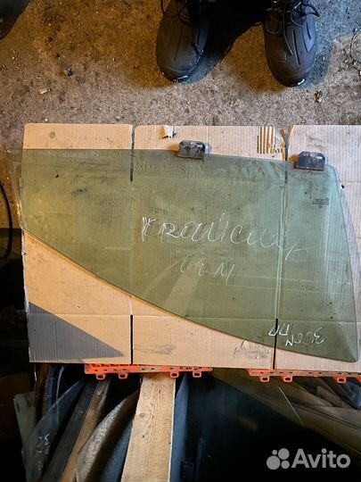 Стекло переднее правое Chrysler 300M