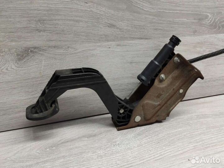 Педаль сцепления Mercedes Sprinter W906